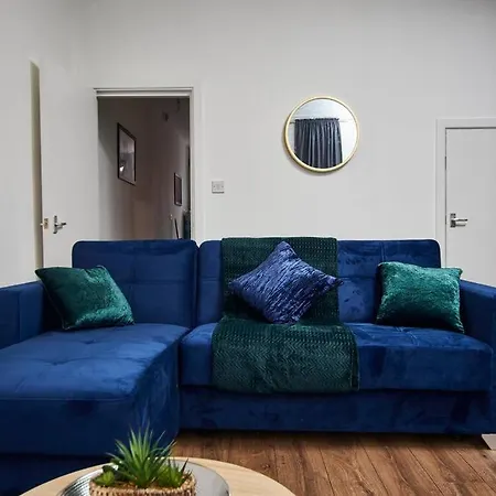Sleek And Stylish Large Duplex In Leeds