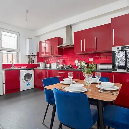 شقة Sleek And Stylish Large Duplex In Leeds ليدز