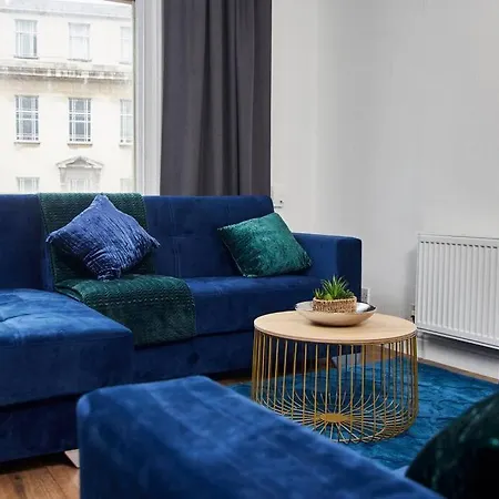 Sleek And Stylish Large Duplex In Leeds * ليدز
