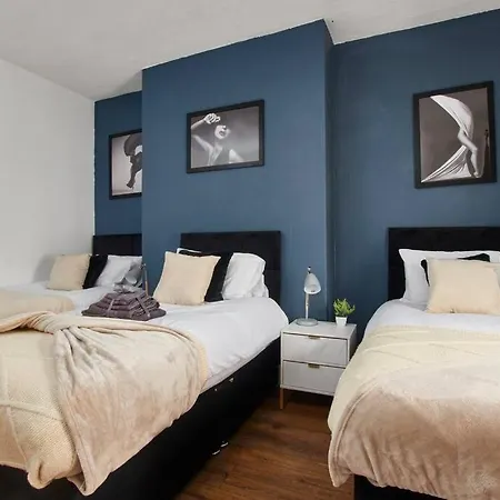 Sleek And Stylish Large Duplex In Leeds
