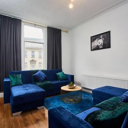 Sleek And Stylish Large Duplex In Leeds