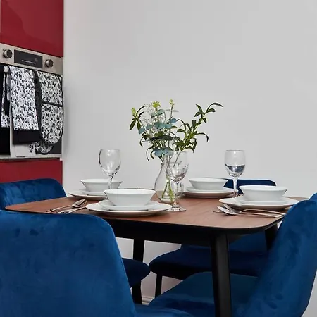 Sleek And Stylish Large Duplex In Leeds