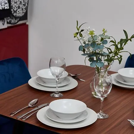 Sleek And Stylish Large Duplex In Leeds شقة